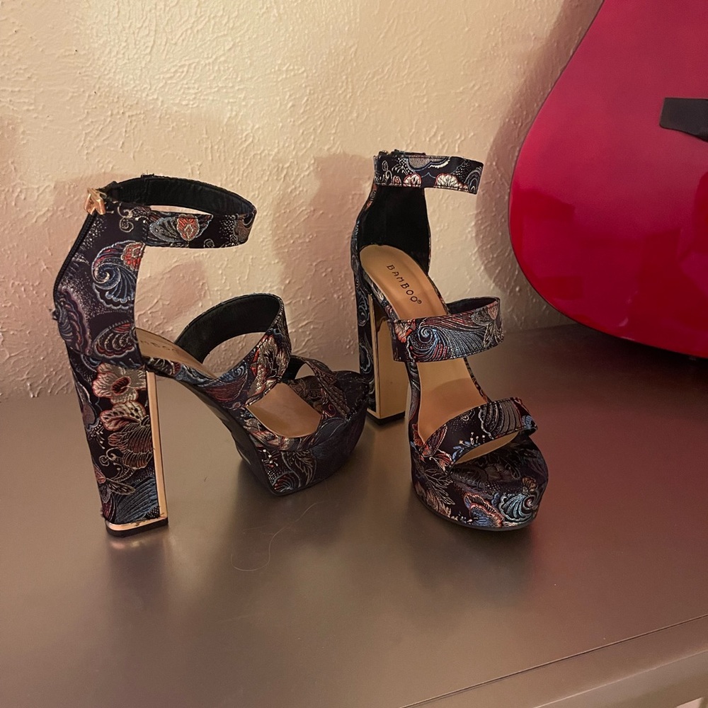 Embroidered Print Open Toe Platform Heels